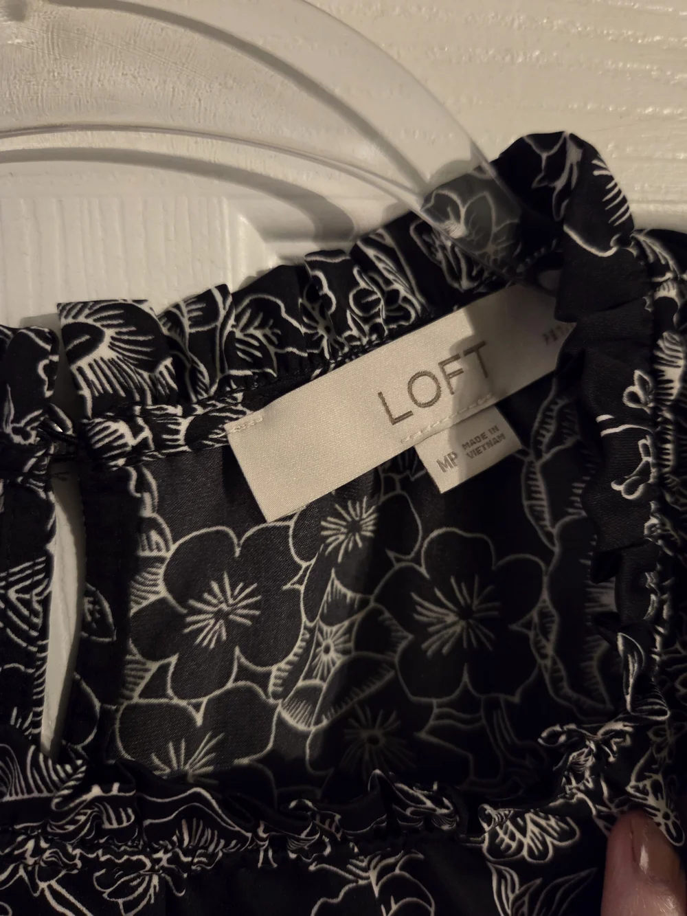 LOFT Black and White Floral Puff-Sleeve Blouse-Medium Petite